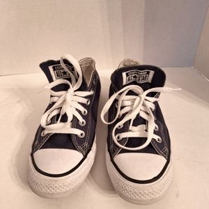 Chuck Taylor Converse Navy and white. Low top Canvas lace up Rubber sole.
